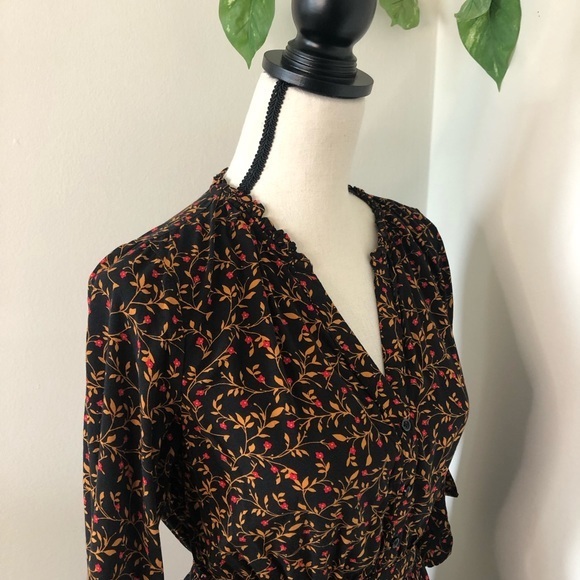 Old Navy Floral V-Neck Midi Dress - Picture 8 of 11